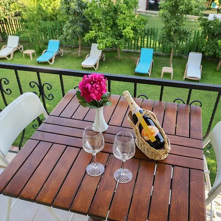 홈스테이 Mavi Melodi 페티예